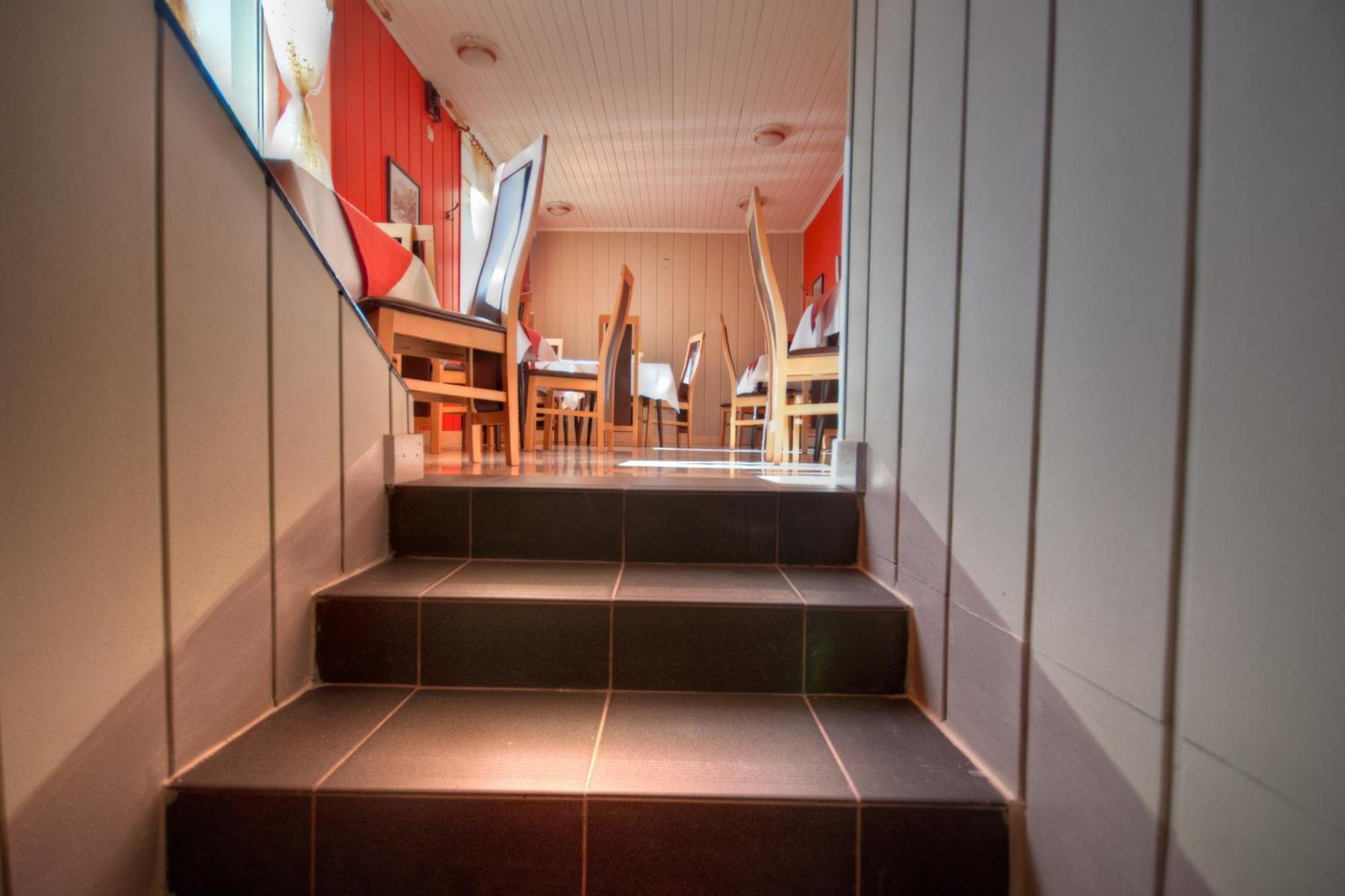 Karet Obiekt Hotelowy Skoczów Exterior foto